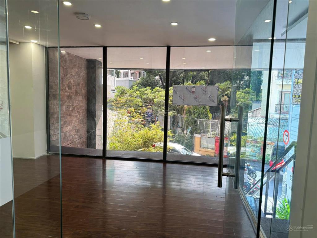 Chính chủ mặt bằng vp 20m2  9tr  trần quốc toản, q3