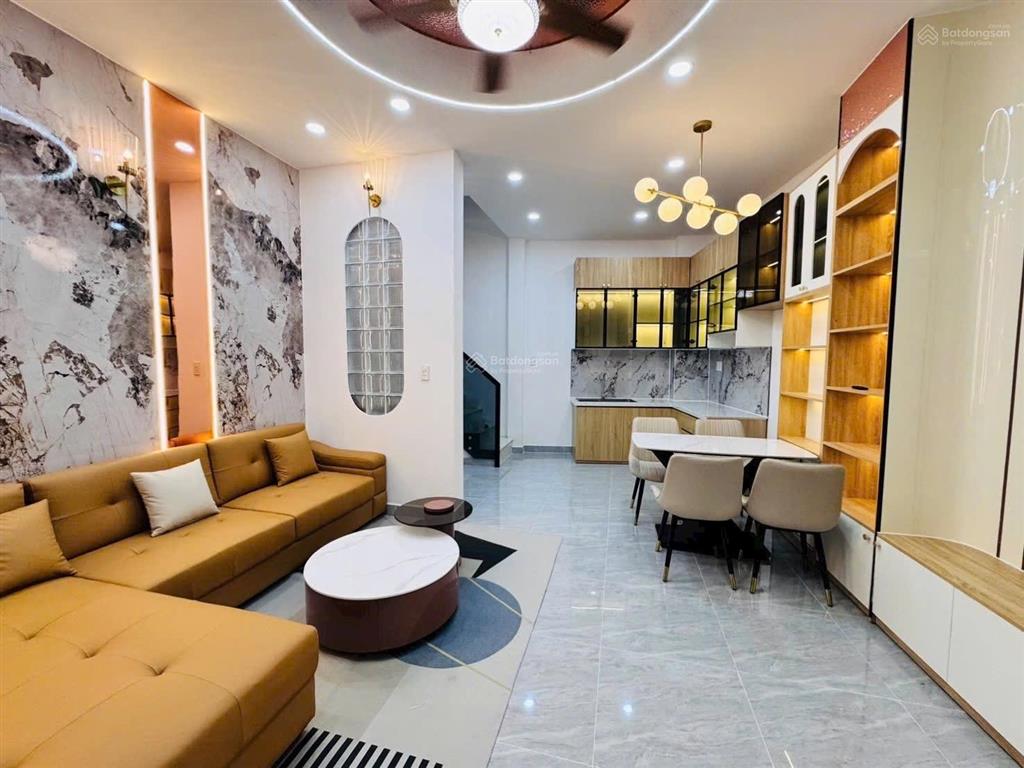 Khu v.ip lê văn sỹ, quận 3  nhà đẹp kts  4.6m x 7.2m (nở hậu 5.7m) 4 tầng 4pn 4wc chỉ 7.3 t.ỷ