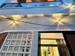 Khu v.ip lê văn sỹ, quận 3  nhà đẹp kts  4.6m x 7.2m (nở hậu 5.7m) 4 tầng 4pn 4wc chỉ 7.3 t.ỷ