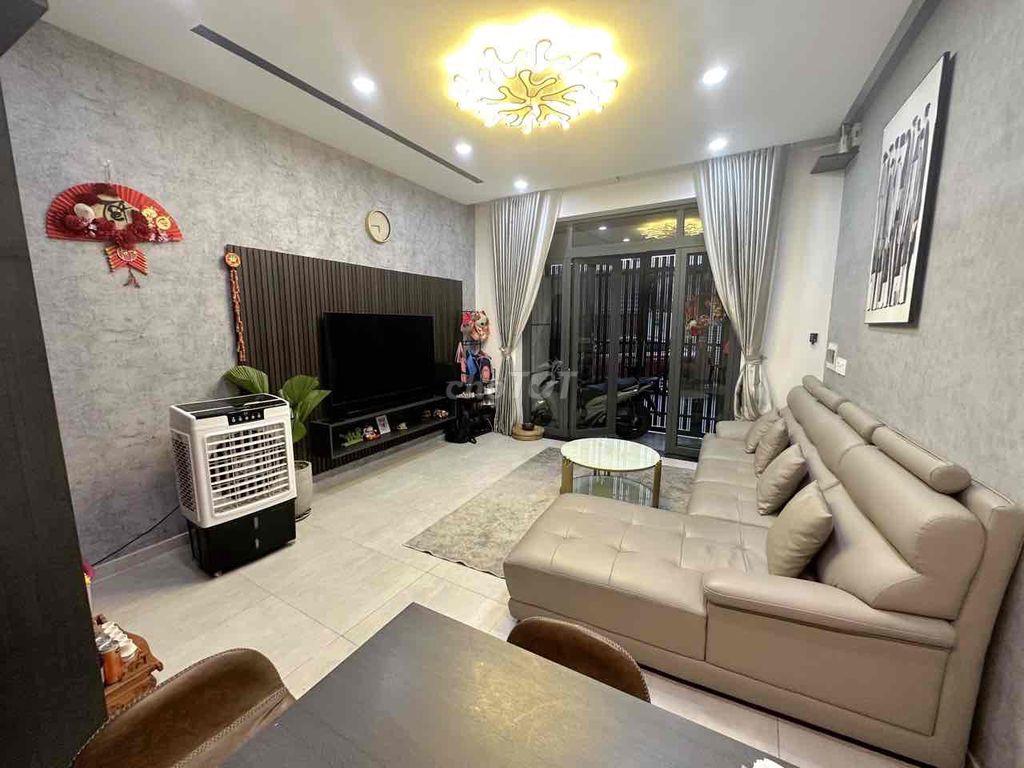 Nhà mặt tiền hẻm 8m, khu vực nhà phố thông