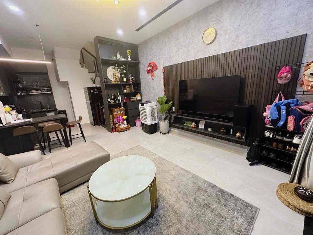 Nhà mặt tiền hẻm 8m, khu vực nhà phố thông