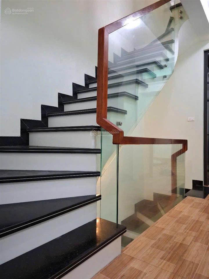 B.a.n nhà ngõ 124 hoàng ngân 60m x 5t ô tô đỗ cửa