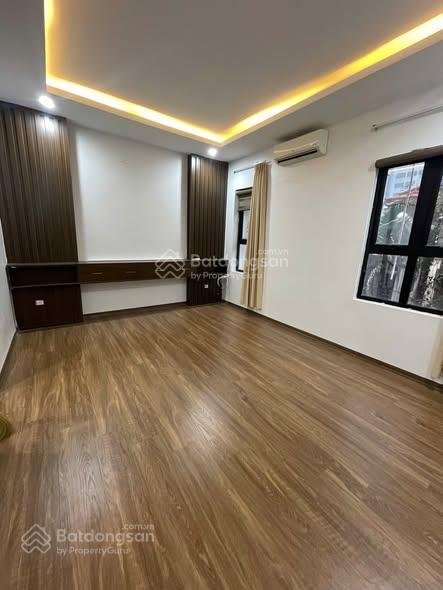 Cho thuê nhà ngõ 100 hoàng quốc việt 46m x5t ô tô đỗ cửa