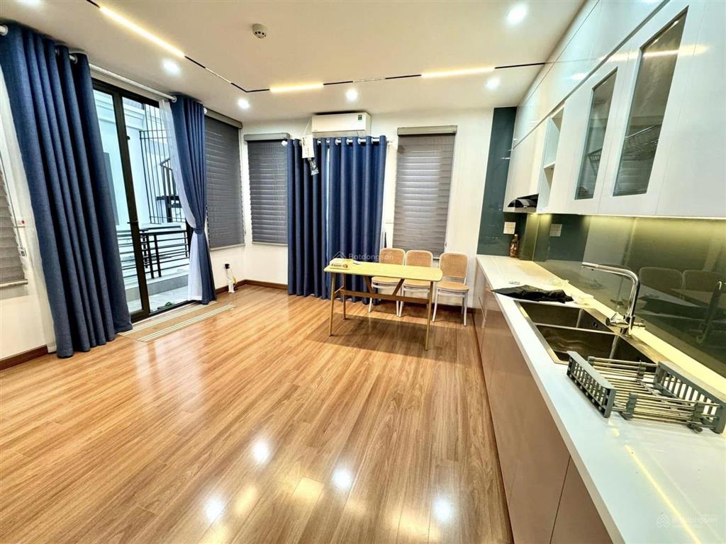 Cho thuê nhà thuê nhà ngõ 81 trung kính 45m x6t thang máy