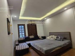 Cho thuê nhà ngõ 168 hào nam 55m x5t ô tô đỗ cửa