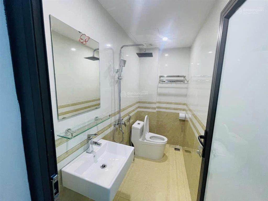Cho thuê nhà trần kim xuyến 80m x5t thang máy
