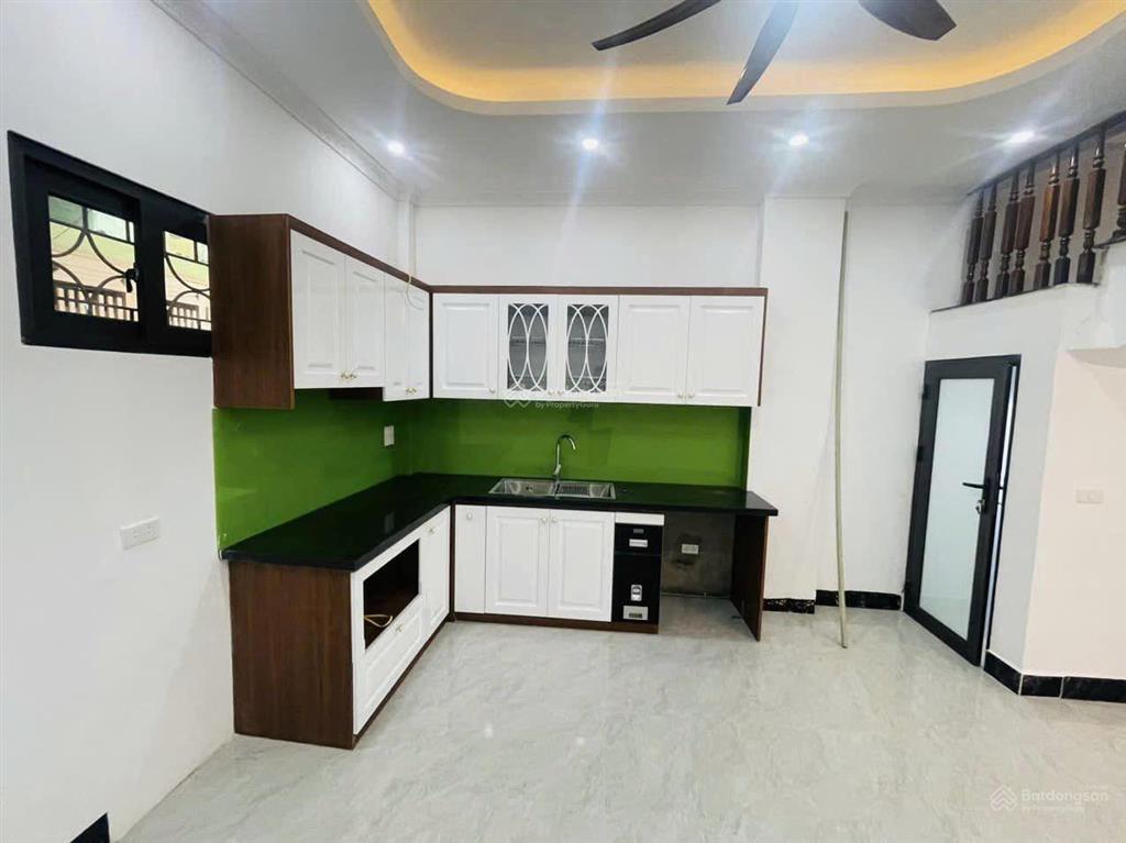 Cho thuê nhà trần kim xuyến 80m x5t thang máy