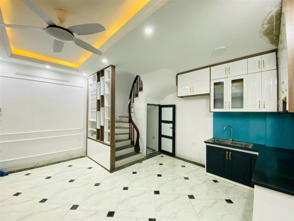 Cho thuê nhà ngõ 118 nguyễn khánh, 65m x 5t, ô tô đỗ cửa