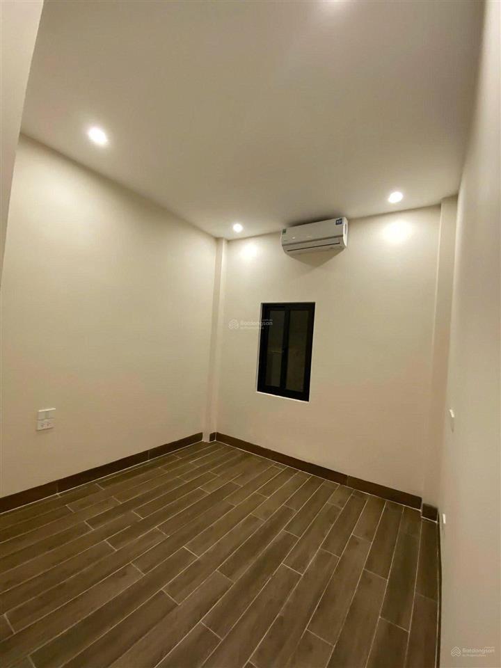 Cho thuê nhà ngõ 149 trung kính 56m2 x 4t ô tô đỗ cửa giá 15tr/th