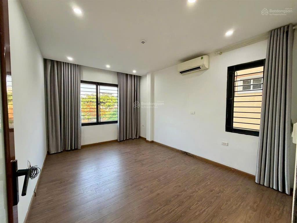 Cho thuê nhà ngõ 231 chùa bộc 65mx 5t ô tô đỗ cửa