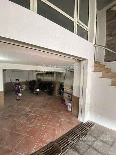Cho thuê nhà ngõ 53 phạm tuấn tài 50m x5t ô tô đỗ cửa