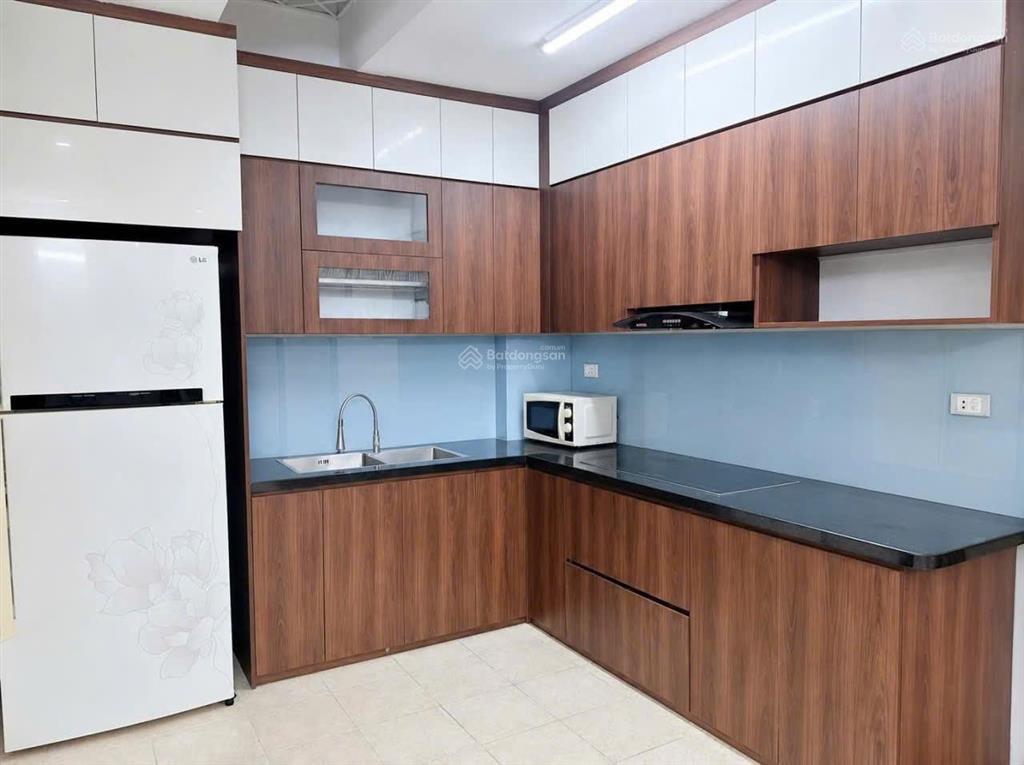 Cho thuê nhà ngõ 22 trung kính 40m2 x5t