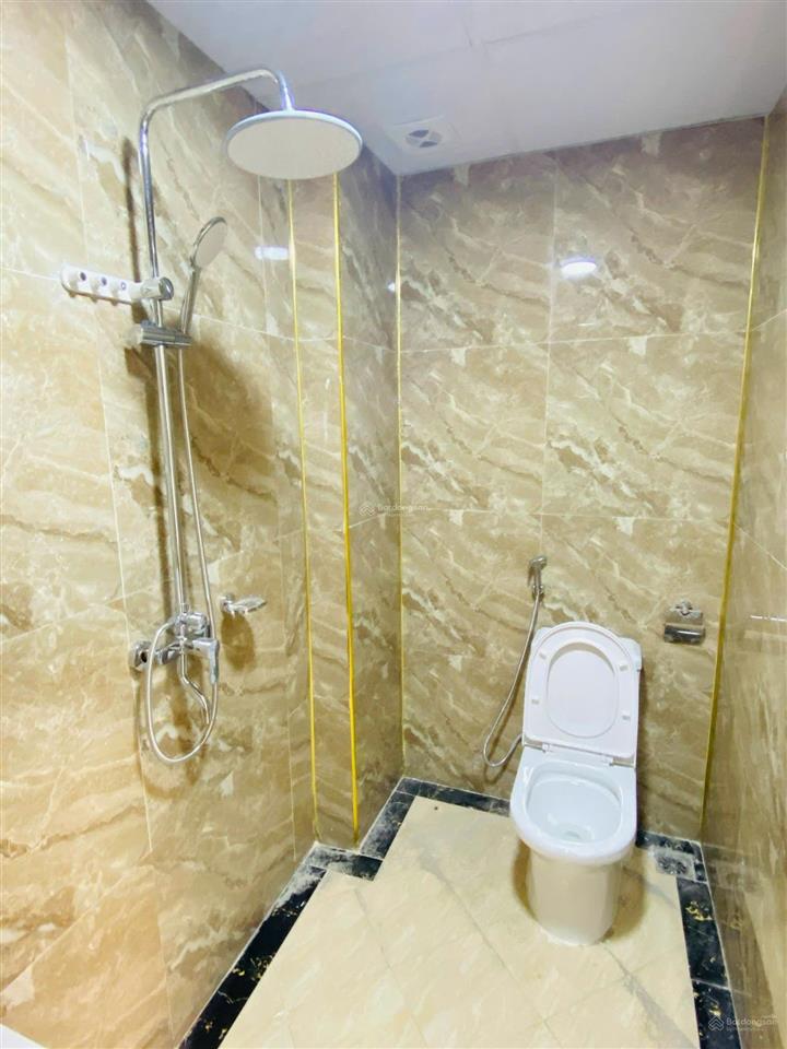 Cho thuê nhà ngõ 381 nguyễn khang 85m2 x4t ô tô đỗ cửa