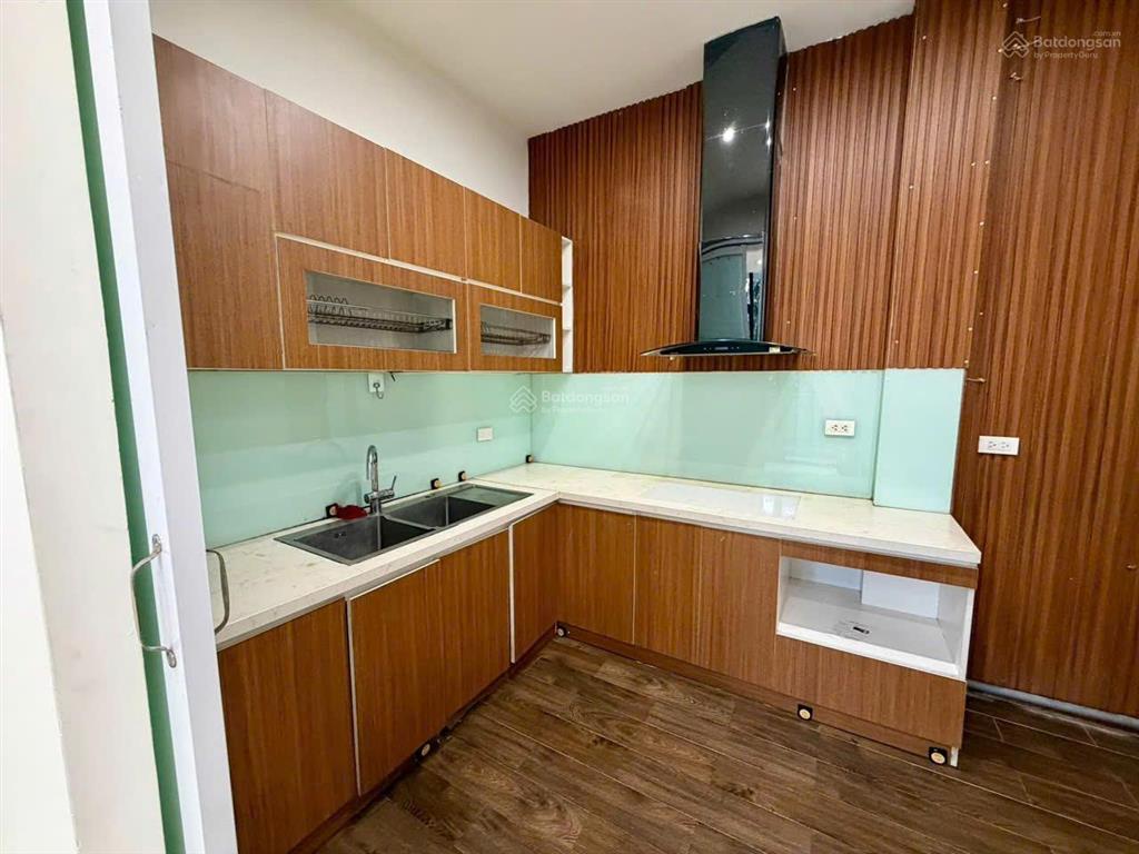 Cho thuê nhà ngõ 134 lê trọng tấn 100m x 4t ô tô đỗ cửa