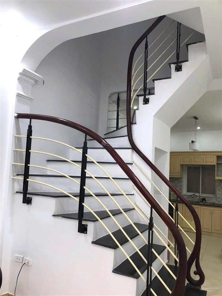 Cho thuê nhà đình thôn 63m x 5t ô tô đỗ cửa