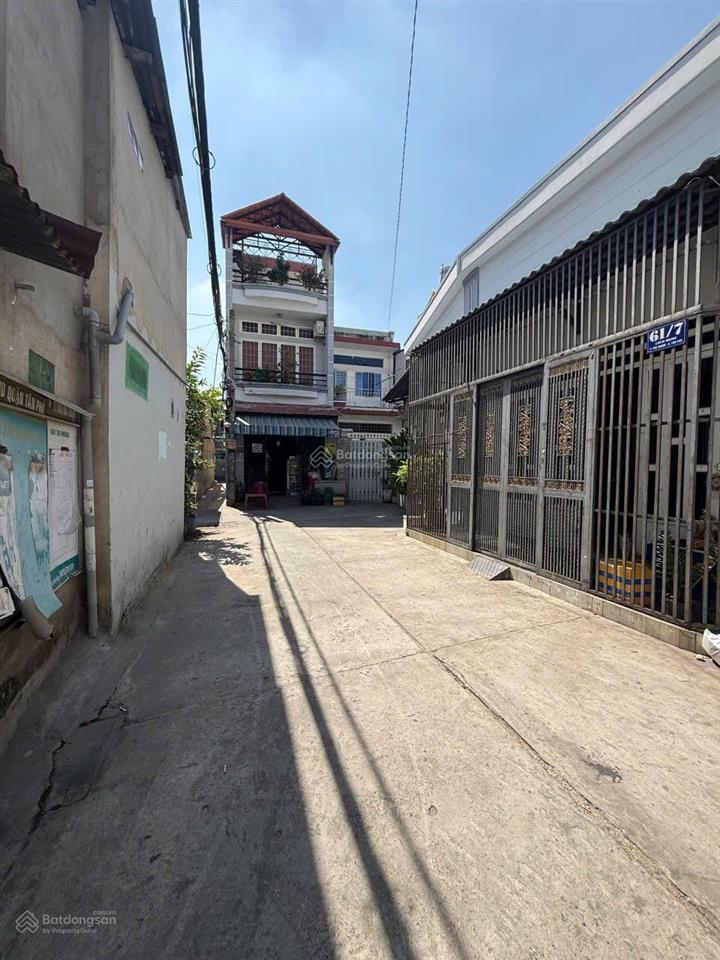 Bán nhà hẻm 5m cách mạng  p. tân thành cũ tân phú 4.3x23m. 1 lầu có 8 phòng trọ