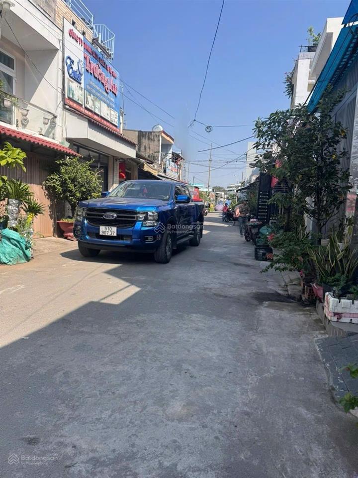 Bán nhà hẻm 7m đối diện đại học công thương tphcm. dt 5.3x21m