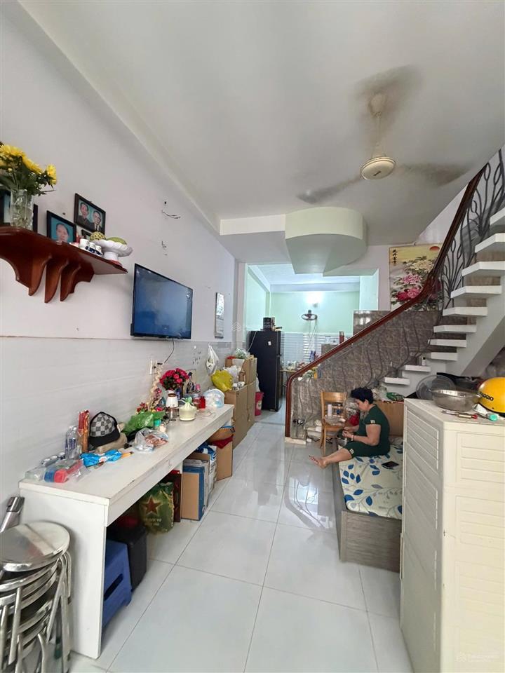 Bán nhà đối diện siêu thị aeon nhật. p tân sơn nhì  tân phú. dt 4x10.5m. 1 lầu đúc btct