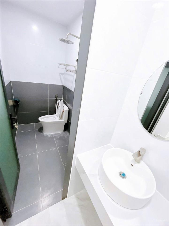 Chính chủ bán mt 80 đỗ nhuận. dt 3x8m. trệt 1 lầu. 2 phòng ngủ
