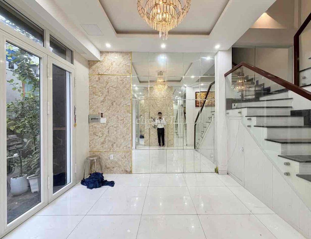 BÁN NHÀ 1trệt , 2 lầu , , sân thượng