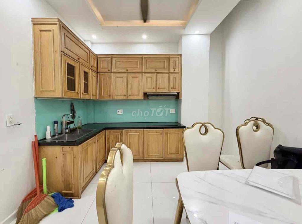 BÁN NHÀ 1trệt , 2 lầu , , sân thượng