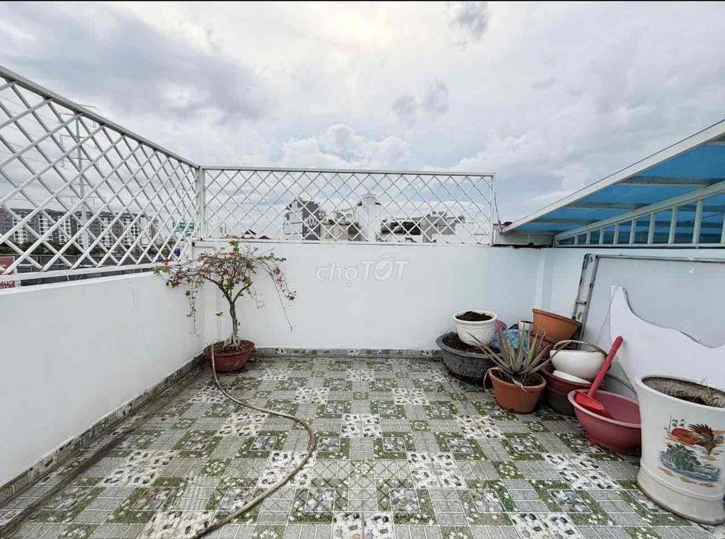 BÁN NHÀ 1trệt , 2 lầu , , sân thượng
