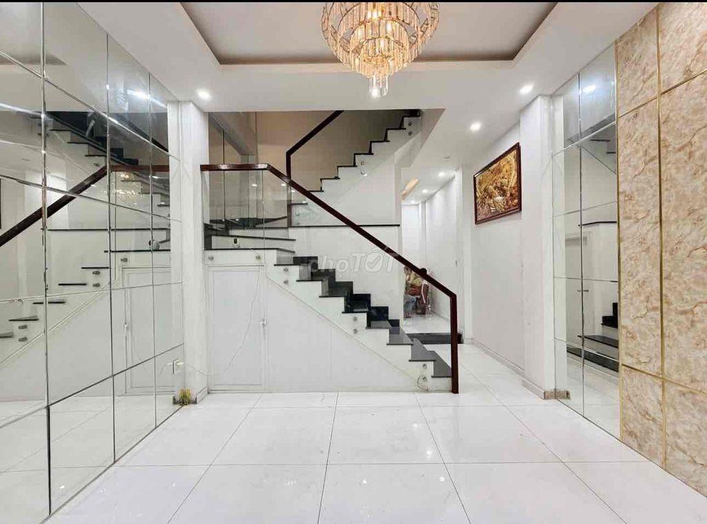 BÁN NHÀ 1trệt , 2 lầu , , sân thượng