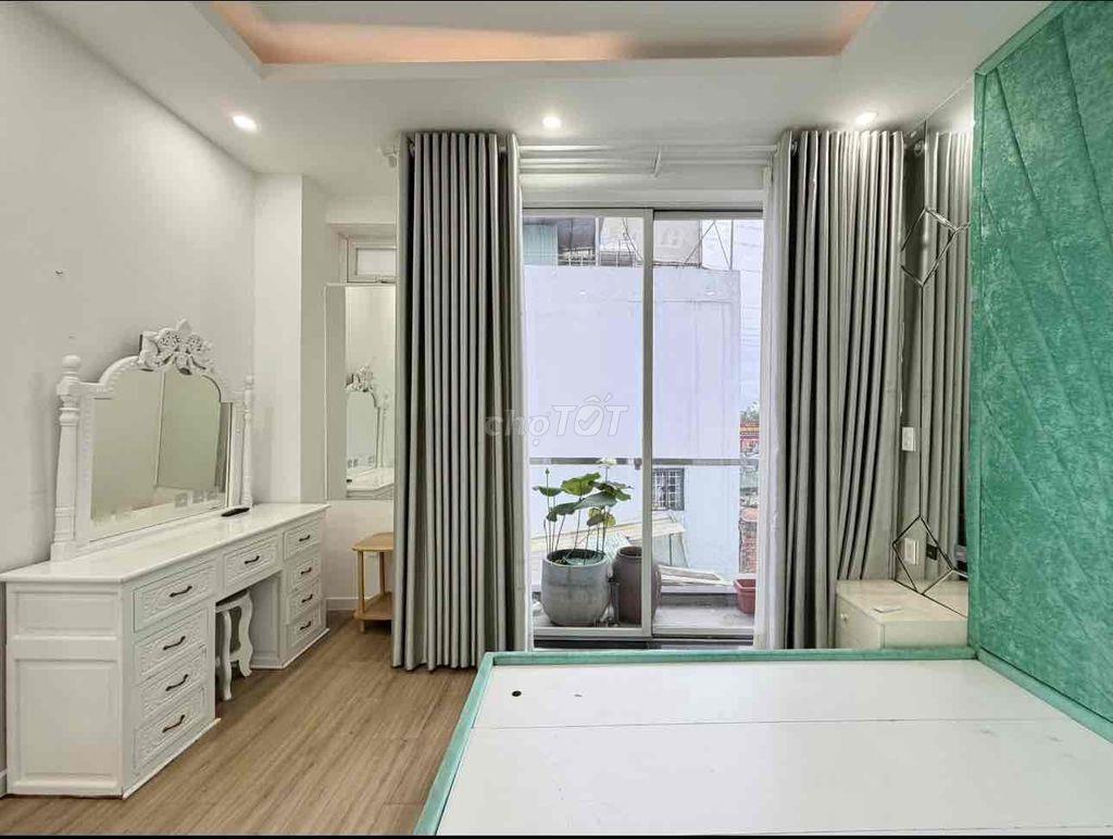 BÁN NHÀ 1trệt , 2 lầu , , sân thượng