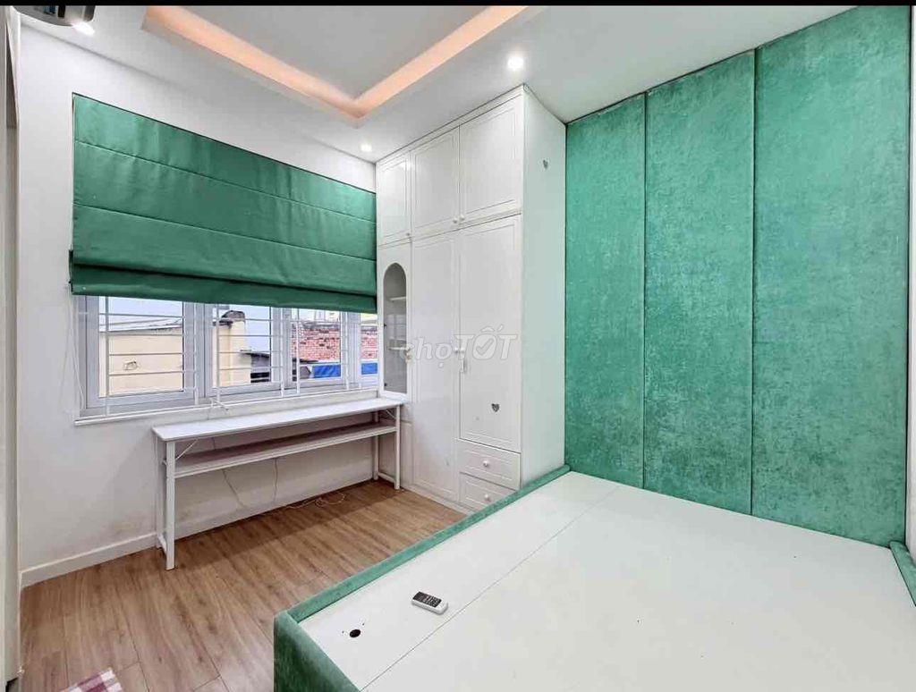 BÁN NHÀ 1trệt , 2 lầu , , sân thượng