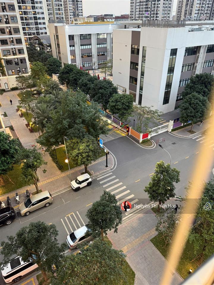 Bán gấp căn hộ 3 phòng ngủ full nội thất như ảnh sẵn sổ  tầng trung view thoáng,  0986 784 ***