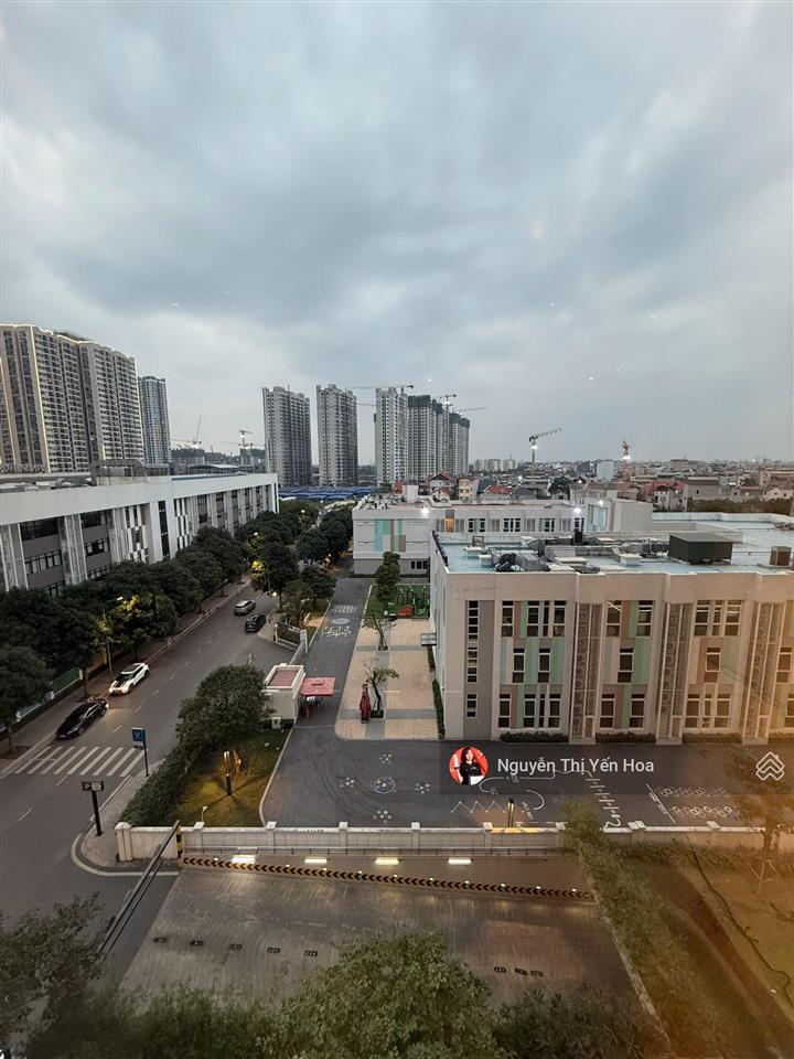 Bán gấp căn hộ 3 phòng ngủ full nội thất như ảnh sẵn sổ  tầng trung view thoáng,  0986 784 ***