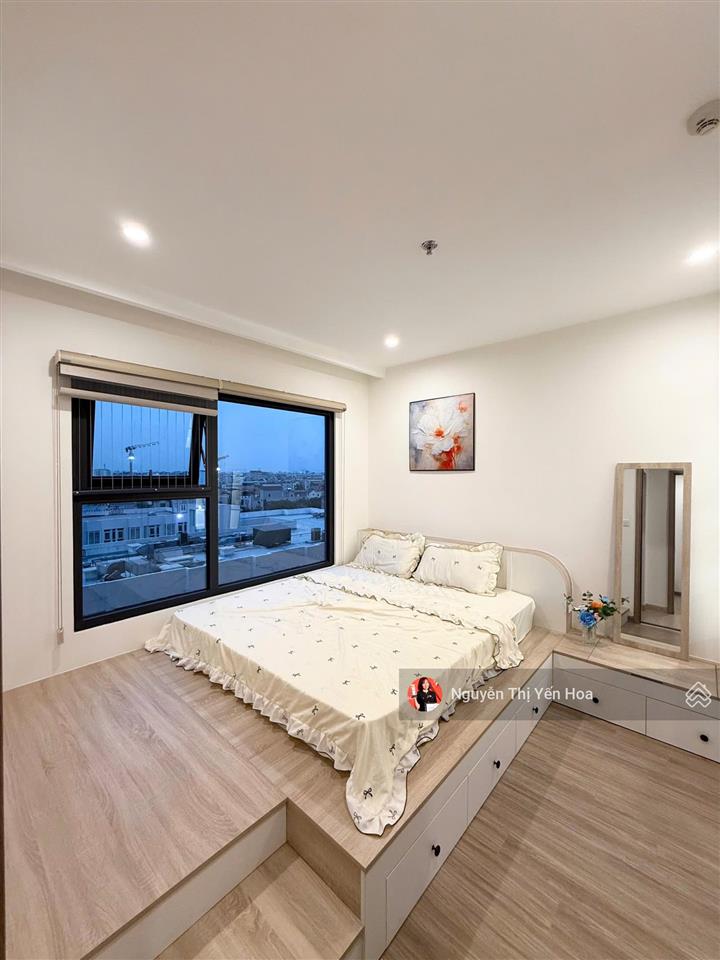 Bán gấp căn hộ 3 phòng ngủ full nội thất như ảnh sẵn sổ  tầng trung view thoáng,  0986 784 ***