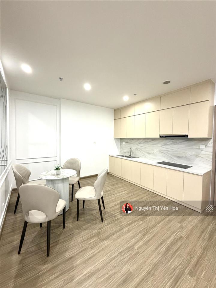 Độc quyền bán căn 1pn+ toà p1 view bể bơi và công viên gia lâm, cam kết ảnh thực, nhà mới, full nt