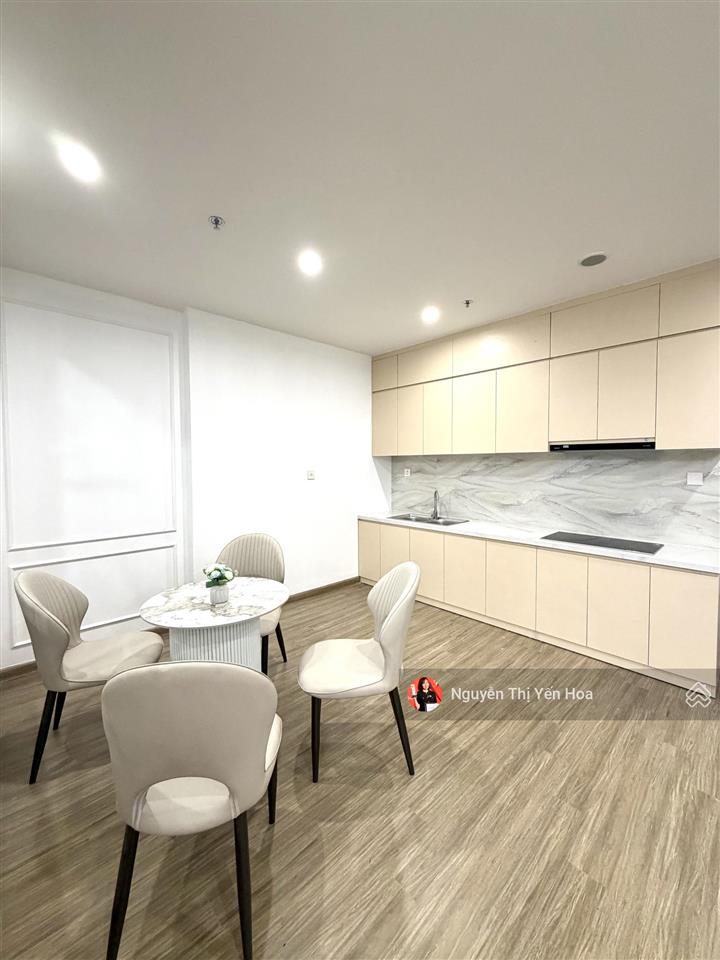 Độc quyền bán căn 1pn+ toà p1 view bể bơi và công viên gia lâm, cam kết ảnh thực, nhà mới, full nt