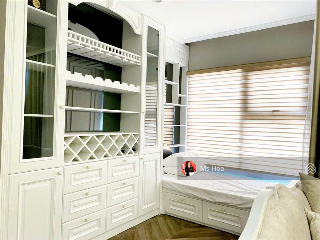 Chuyển về times city cho thuê căn góc 2pn + 1, 2wc luxury, view sông san hô siêu đẹp