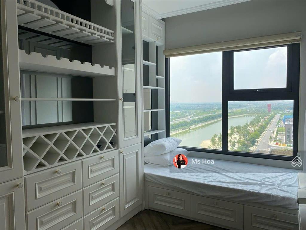 Chuyển về times city cho thuê căn góc 2pn + 1, 2wc luxury, view sông san hô siêu đẹp