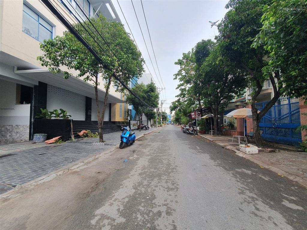 Văn phòng hiện đại, tân phú giáp tân bình, ngay pandora, siêu thị go, cộng hòa, trường chinh