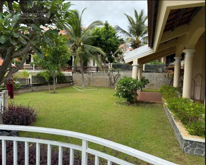 Bán biệt thự mũi né domain dt 550m2 1 trệt 1 lầu gồm 4pn, đầy đủ tiện ích, có hồ bơi, giá 14 tỷ