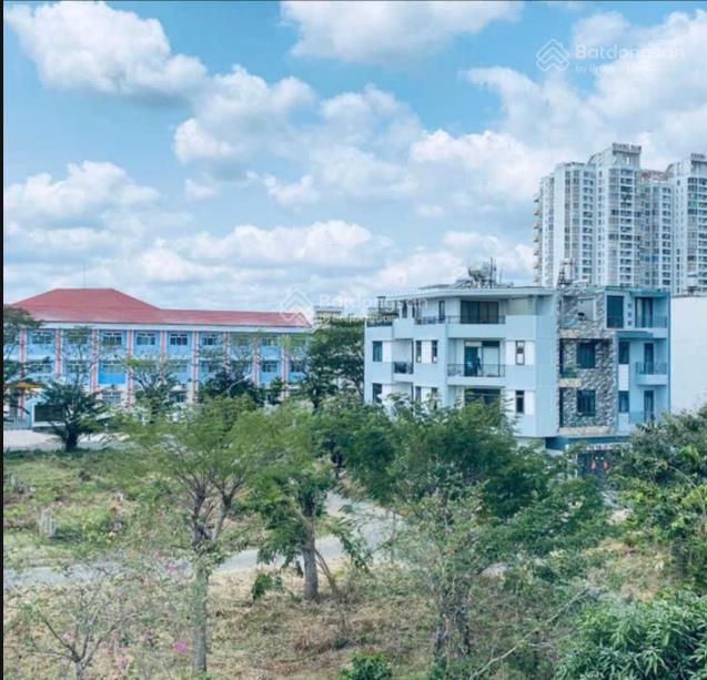 Cần bán gấp đất nền kdc làng việt kiều intresco 13e dt 100m2 đối diện công viên thoáng mát giá 5tỷ