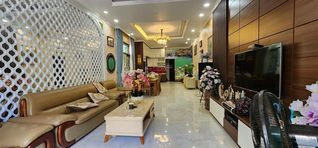 Cho thuê căn biệt thự 300m2 3 tầng đối diện công viên tại kđt vĩnh điềm trung