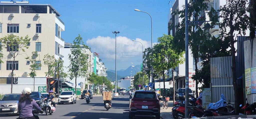 Cho thuê nhà đường thích quảng đức mặt tiền 15m dtsd gần 800m2 nhà mới đẹp hđ lâu dài