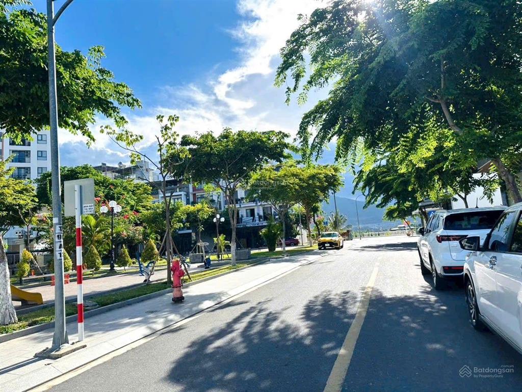 Bán lô đất đẹp ngay chung cư, đối diện công viên kđt vcn pl1 chỉ 6.6 tỉ