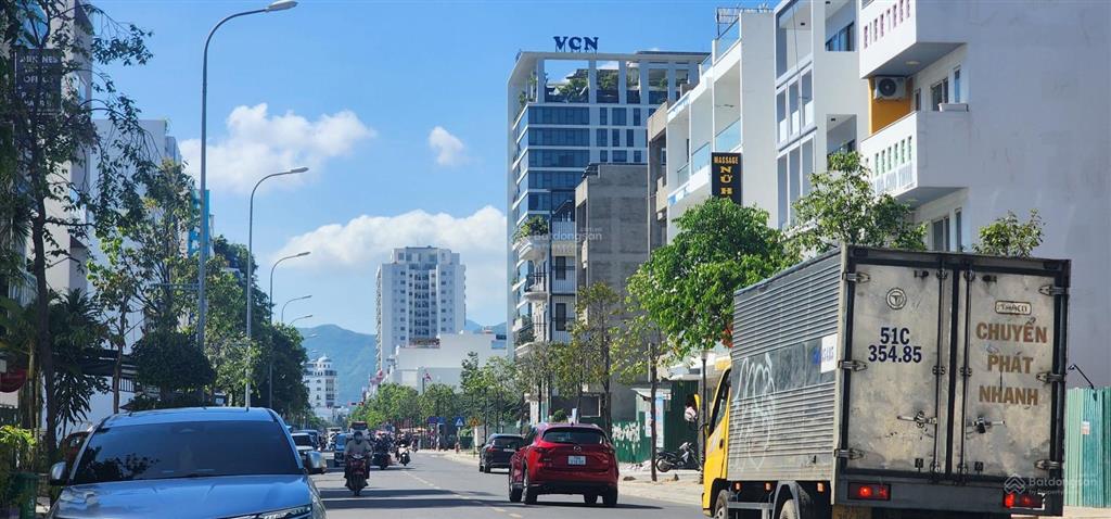 Cho thuê mặt bằng làm ngân hàng, showroom, spa, nhà mới siêu đẹp mặt tiền 15m vị trí đẹp