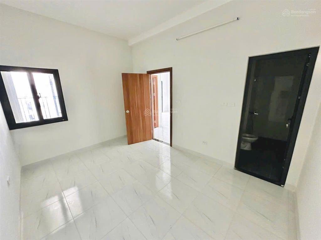 Bán căn hộ chung cư ssh08 diện tích 65m2 có 2 phòng ngủ và 2 ban công, bố cục đẹp