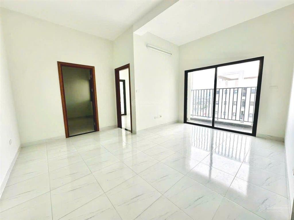 Bán căn hộ chung cư ssh08 diện tích 65m2 có 2 phòng ngủ và 2 ban công, bố cục đẹp
