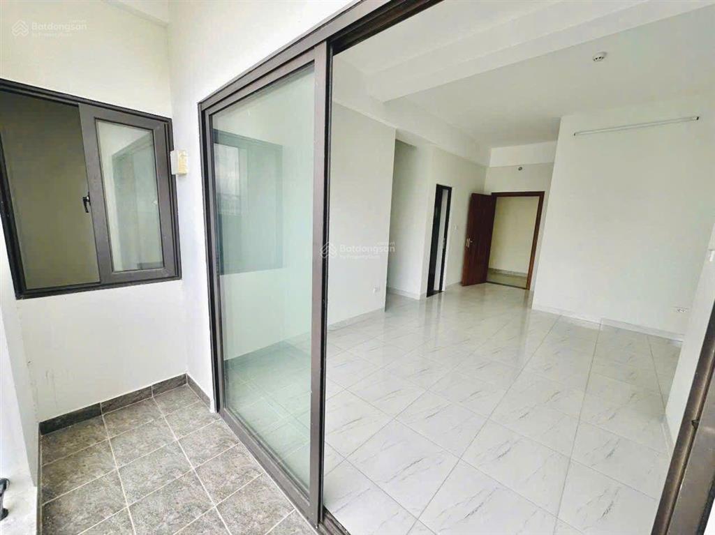 Bán căn hộ chung cư ssh08 diện tích 65m2 có 2 phòng ngủ và 2 ban công, bố cục đẹp