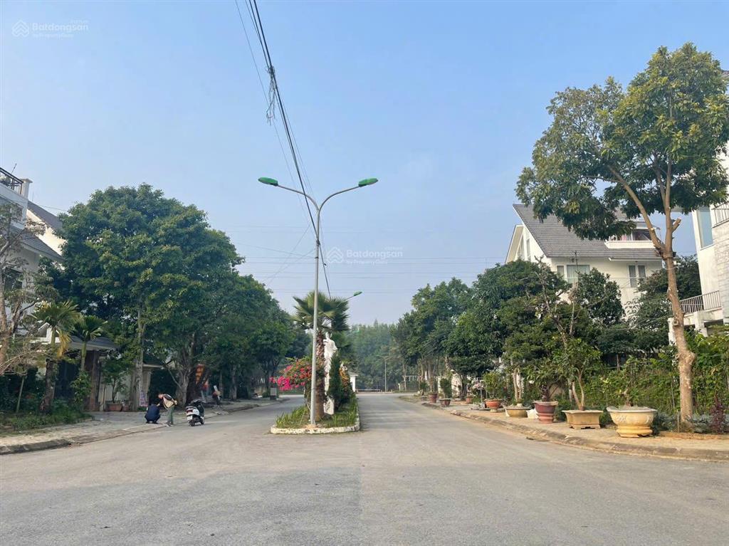 Bán biệt thự ven đô diện tich 180m