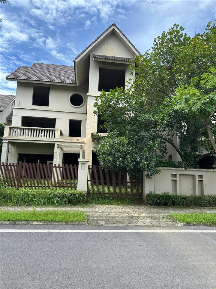 Bán bt sunny garden city, 110 triệu/m2, 180m2, 6pn, 6wc, hàng hot