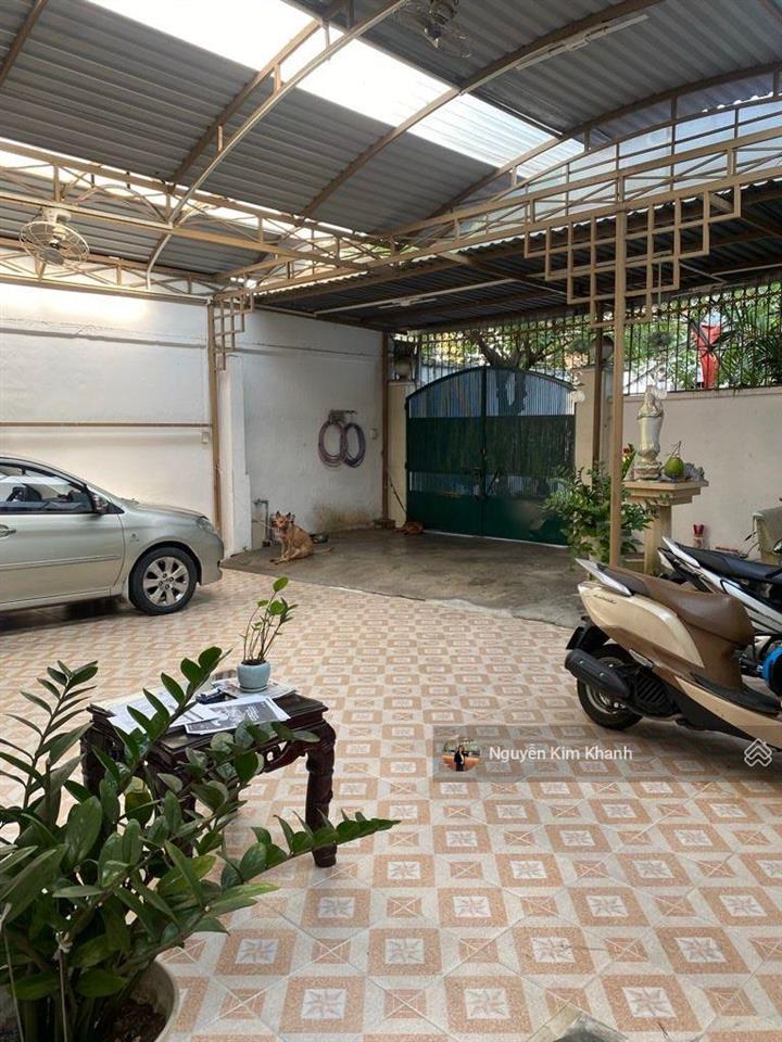 Nhà dt to 216m², hxt 8m, sân để được 3 oto, ngang ~9m, xd 6 tầng, gần chợ bà chiểu