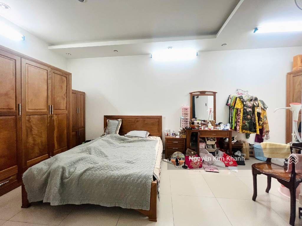 Khu vip phú nhuận  có vỉa hè riêng  view cv 81,3m2 5 tầng ngang 6,8m tiện kinh doanh làm công ty